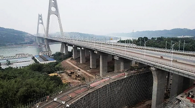 完成70%!川南城际铁路宜宾临港长江大桥南连接线最新进展来了!(图4) nEO_IMG_4.jpg