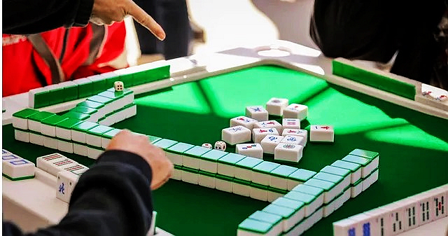 【围观】泸州男子打麻将，摸到第7个红中，一个激动，结果……