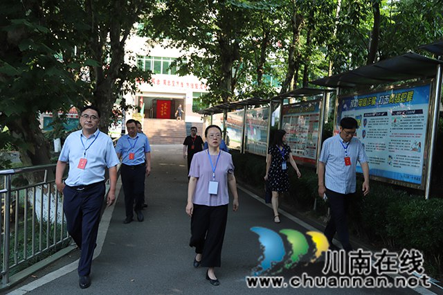 泸州市教育体育局党组书记、局长刘著带队到泸县一中开展中考巡考工作
